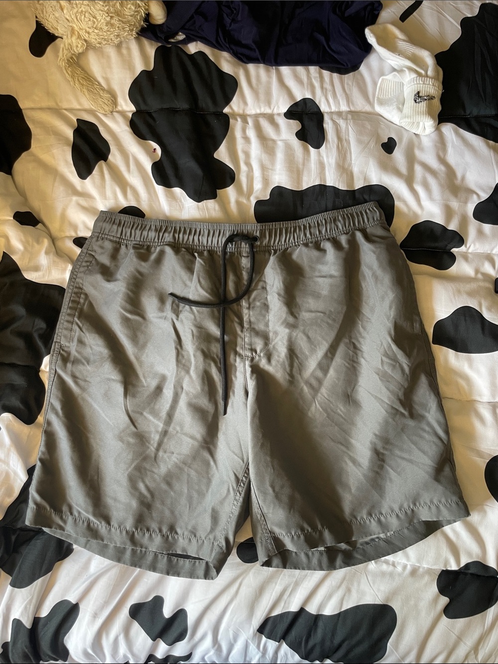Amazon Essentials Men's Olive Swim Trunks with Black Drawstring